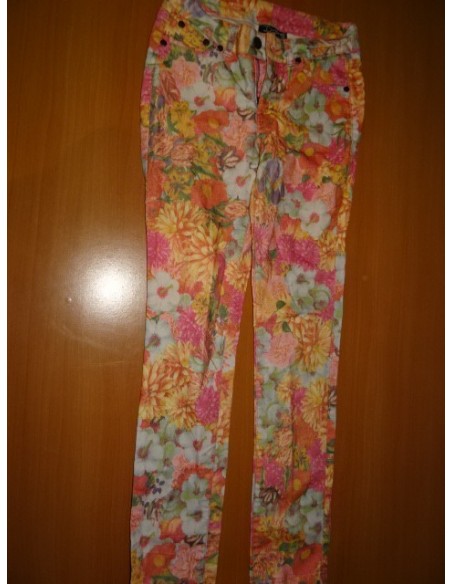 Pantaloni multicolori cu floricele