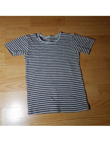 Tricou gri cu dungi maro la baza gatului