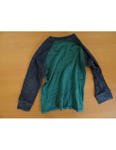 Bluza verde cu maneci negre baietei