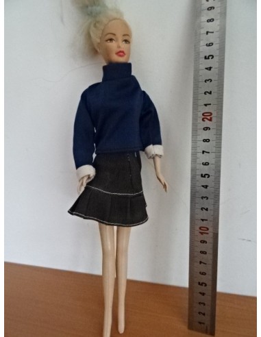 Păpușa Barbie Fashionistas in tinuta de toamna