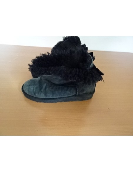 Cizme negre cu fundite UGG