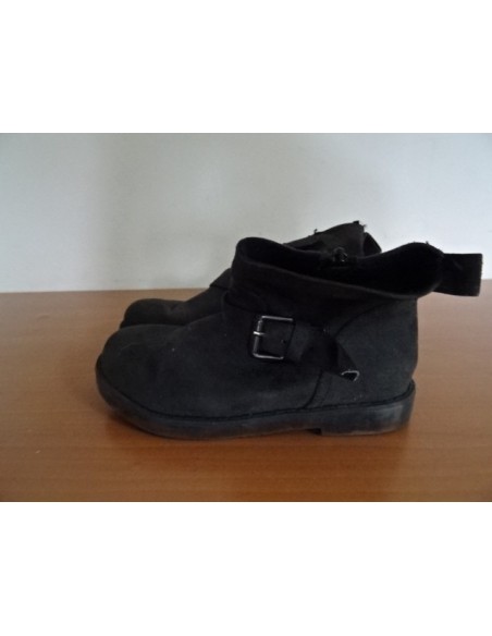 Cizme Ugg negre cu catarama H&M